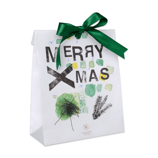 Weihnachtliche Geschenktasche: Mit Lochung zum Durchziehen und Binden einer Satinschleife