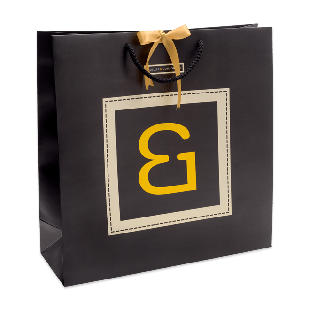 Extravagante Papiertasche Elegance mit Kordelgriff und einem Zusatzloch für ein Satinband, um die Tasche zu verschließen