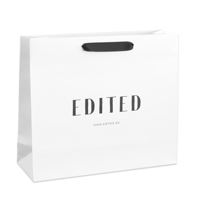 Schlichte elegante Papiertaschen mit dem Focus auf den Brand